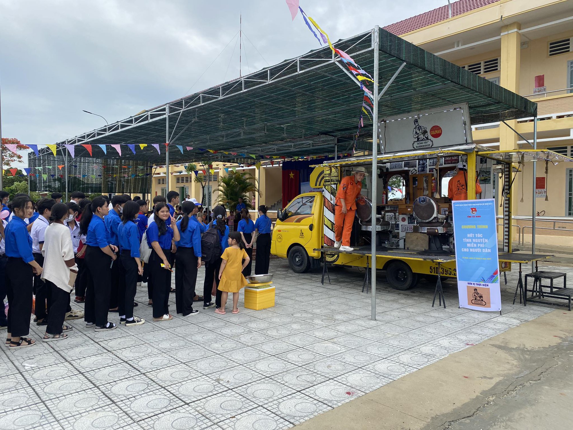 B&aacute;o Người Lao Động v&agrave; Saigontourist Group tham gia chiến dịch thanh ni&ecirc;n t&igrave;nh nguyện h&egrave; tỉnh T&acirc;y Ninh - Ảnh 5.