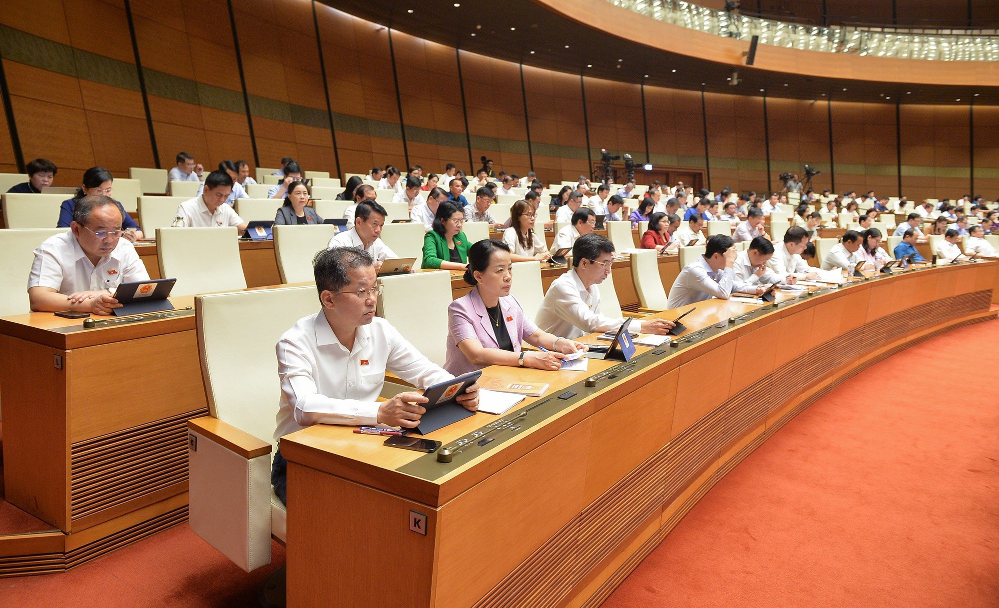 Đề xuất kh&ocirc;ng lấy phiếu t&iacute;n nhiệm người đang chữa bệnh hiểm ngh&egrave;o