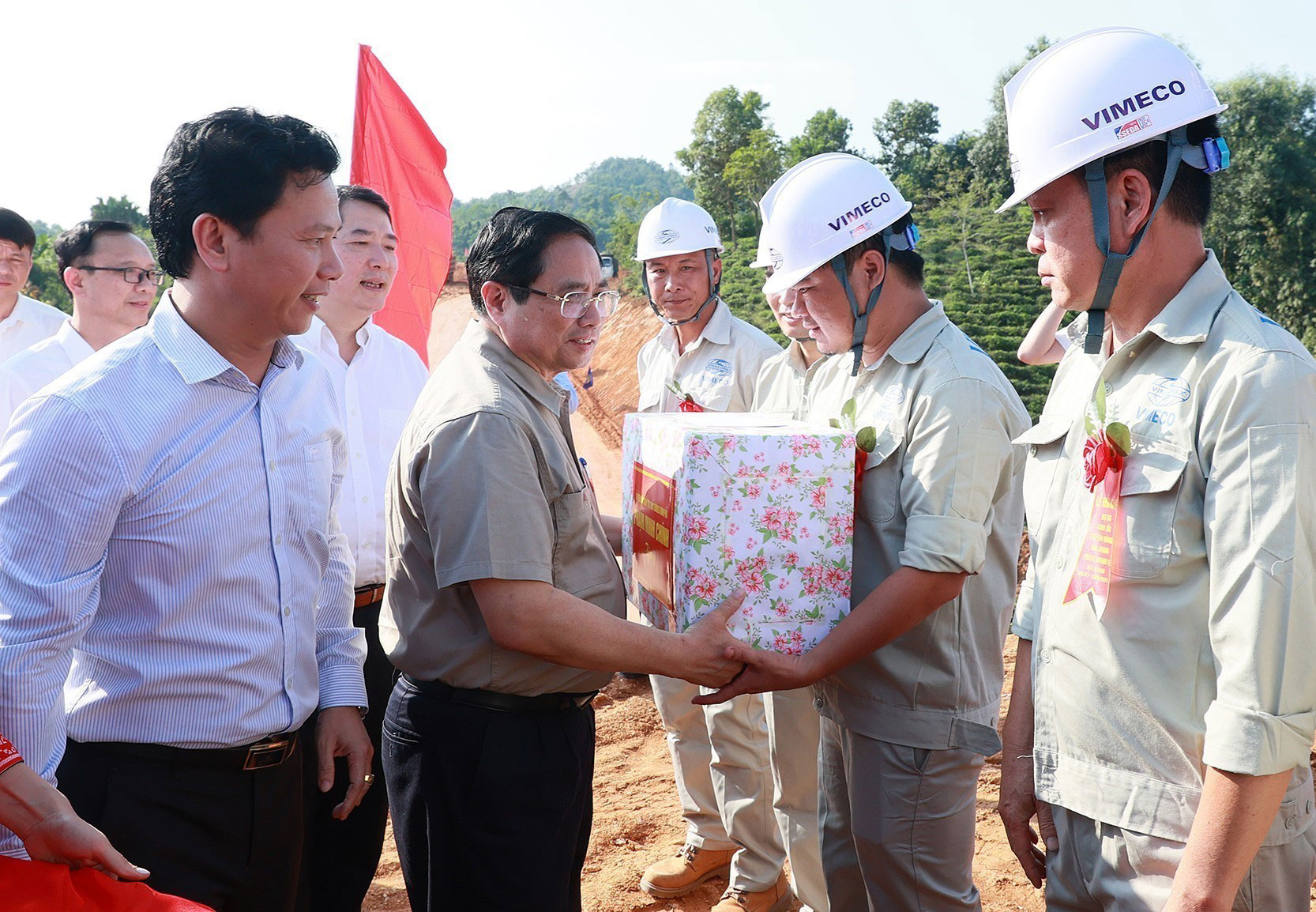Khởi c&ocirc;ng dự &aacute;n cao tốc Tuy&ecirc;n Quang - H&agrave; Giang - Ảnh 1.