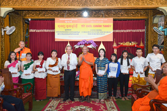 Hết mình vì cộng đồng