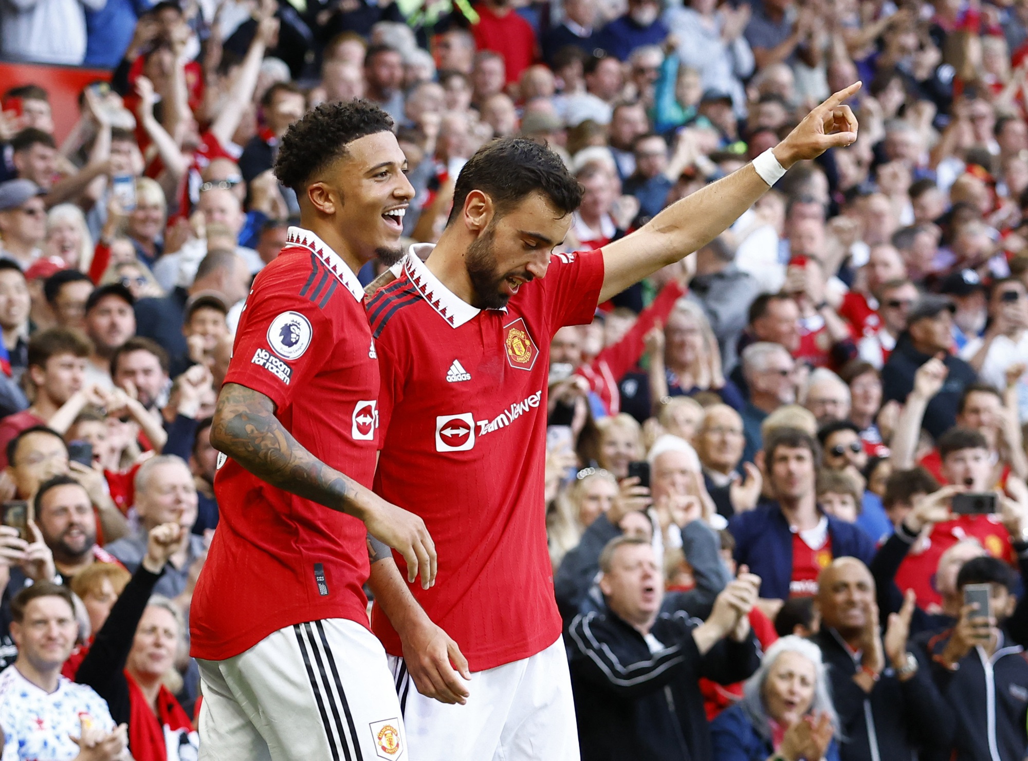 Man United vững Top 3, Leicester v&agrave; Leeds United rớt hạng - Ảnh 3.
