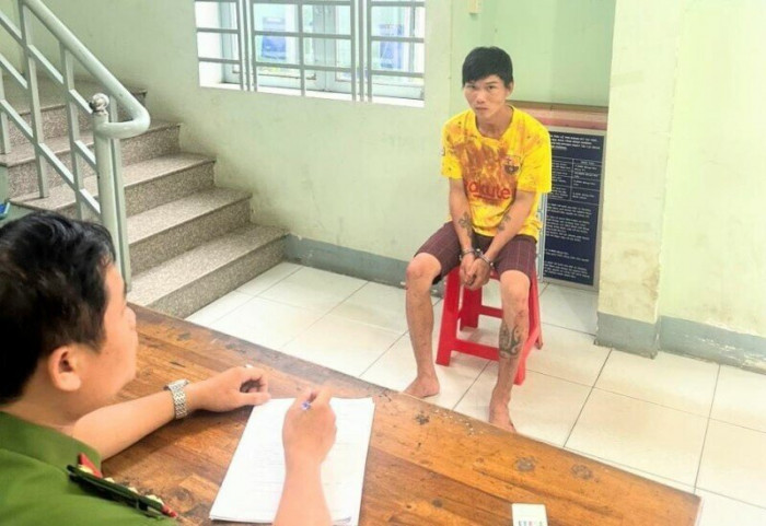 Bị đ&acirc;m chết v&igrave; s&agrave;m sỡ vợ bạn - Ảnh 1.