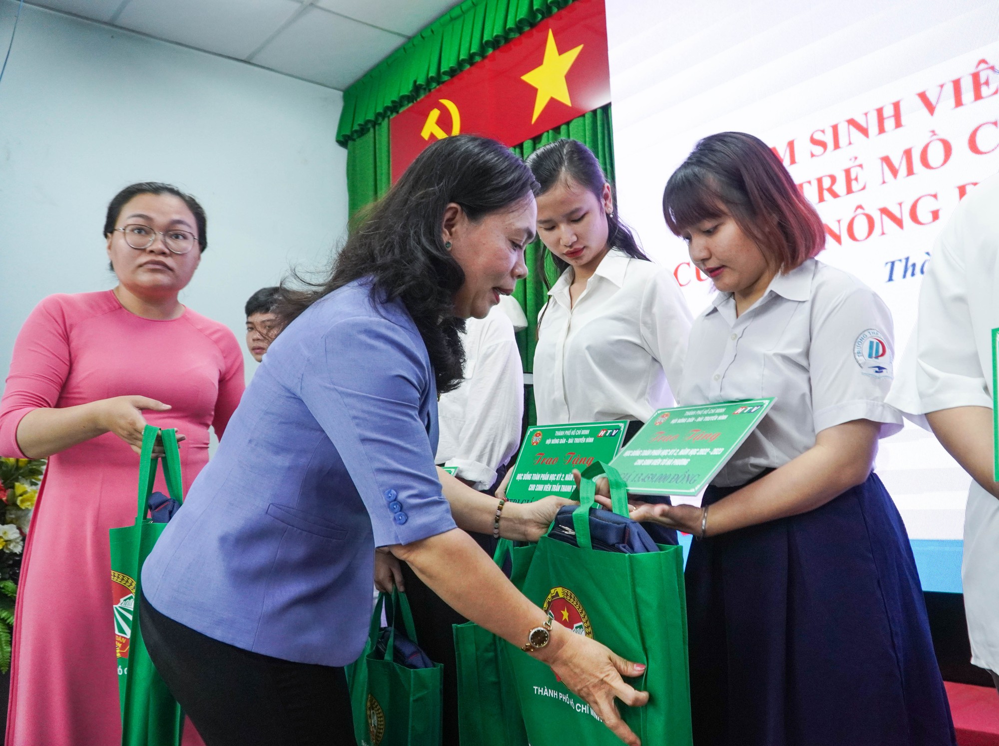Học bổng toàn phần chắp cánh ước mơ nhiều sinh viên, học sinh khó khăn