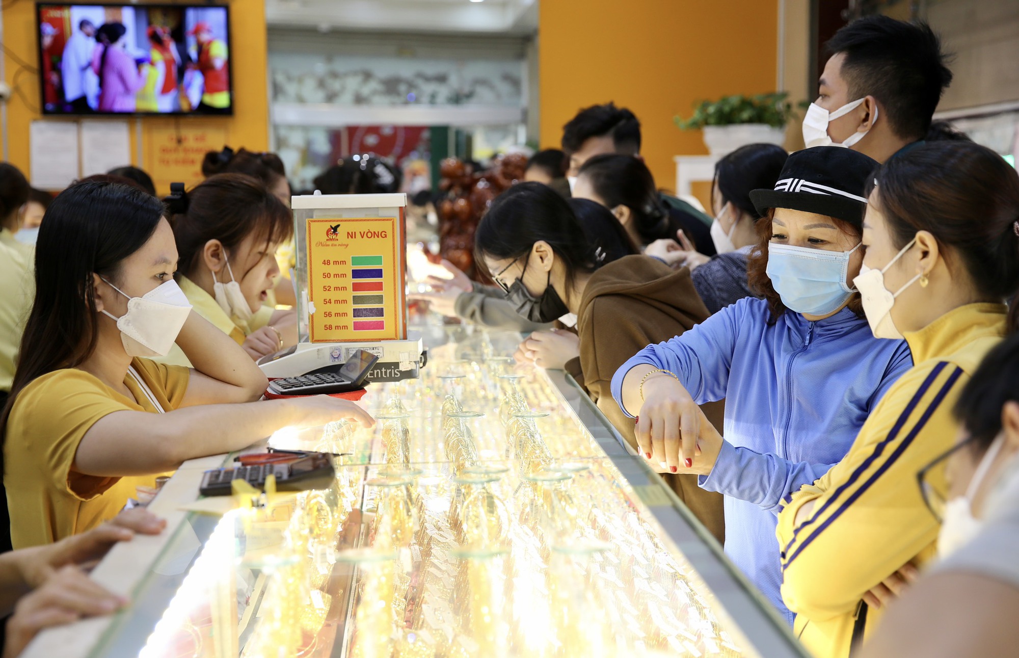 Giá vàng hôm nay 28-5: Vàng SJC, vàng nhẫn đồng loạt giảm mạnh