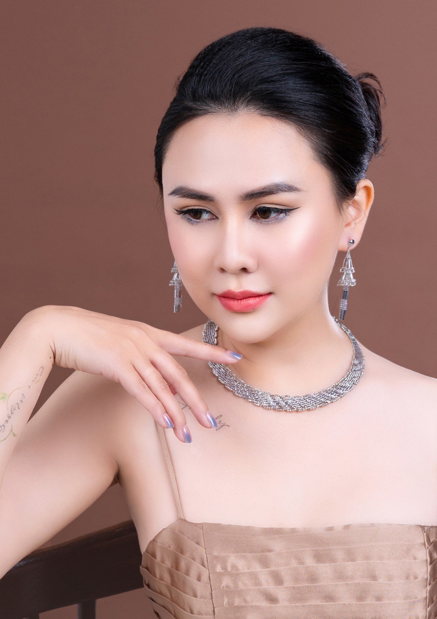 Hoa hậu Lý Kim Ngân hóa thân thành nữ hoàng trang sức