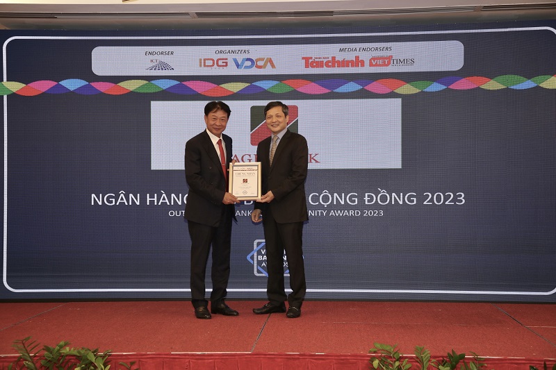 Agribank được vinh danh với 3 giải thưởng Ng&acirc;n h&agrave;ng Việt Nam ti&ecirc;u biểu năm 2022 - Ảnh 4.