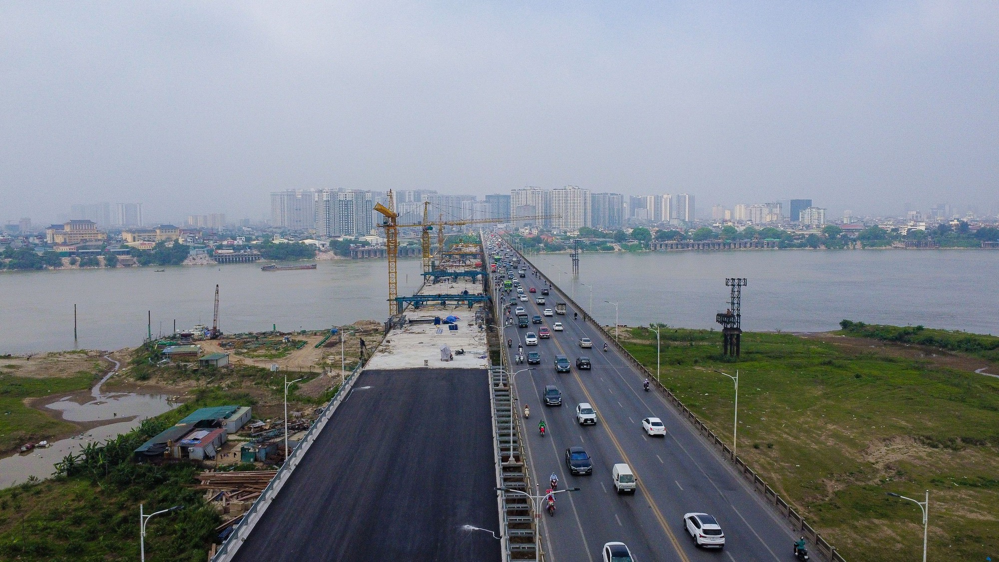 Chuyển sang giai đoạn hoàn thiện cầu Vĩnh Tuy 2 - Ảnh 9.