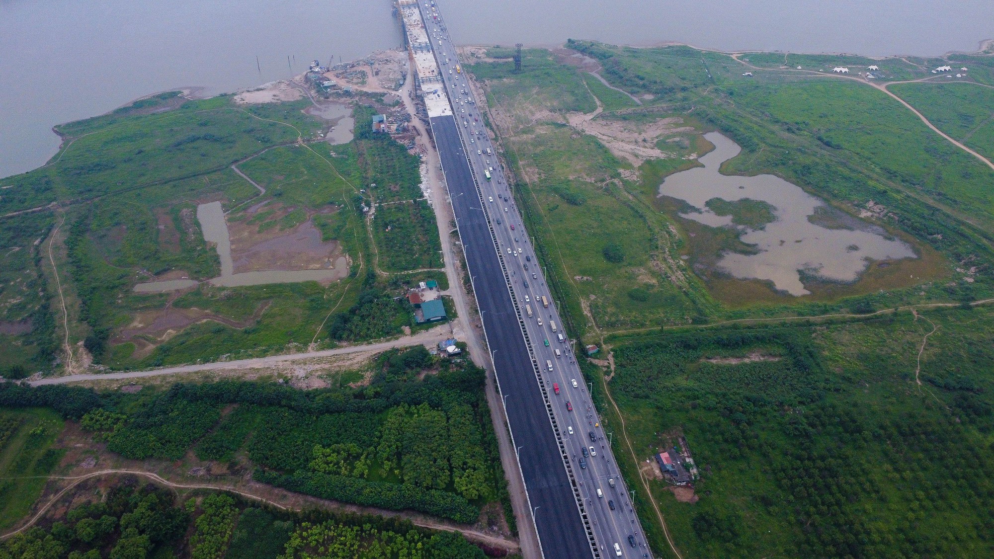 Chuyển sang giai đoạn hoàn thiện cầu Vĩnh Tuy 2 - Ảnh 7.