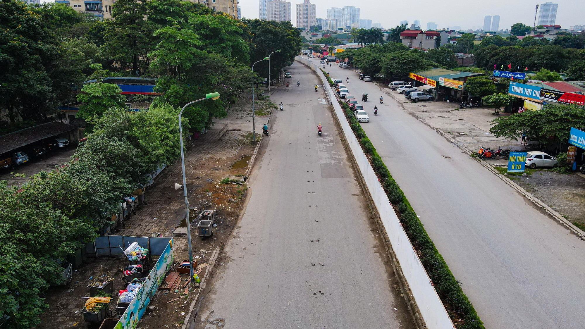 Cận cảnh 500 m h&agrave;ng r&agrave;o b&ecirc;t&ocirc;ng bịt k&iacute;n lối đi khiến người d&acirc;n khổ sở - Ảnh 3.