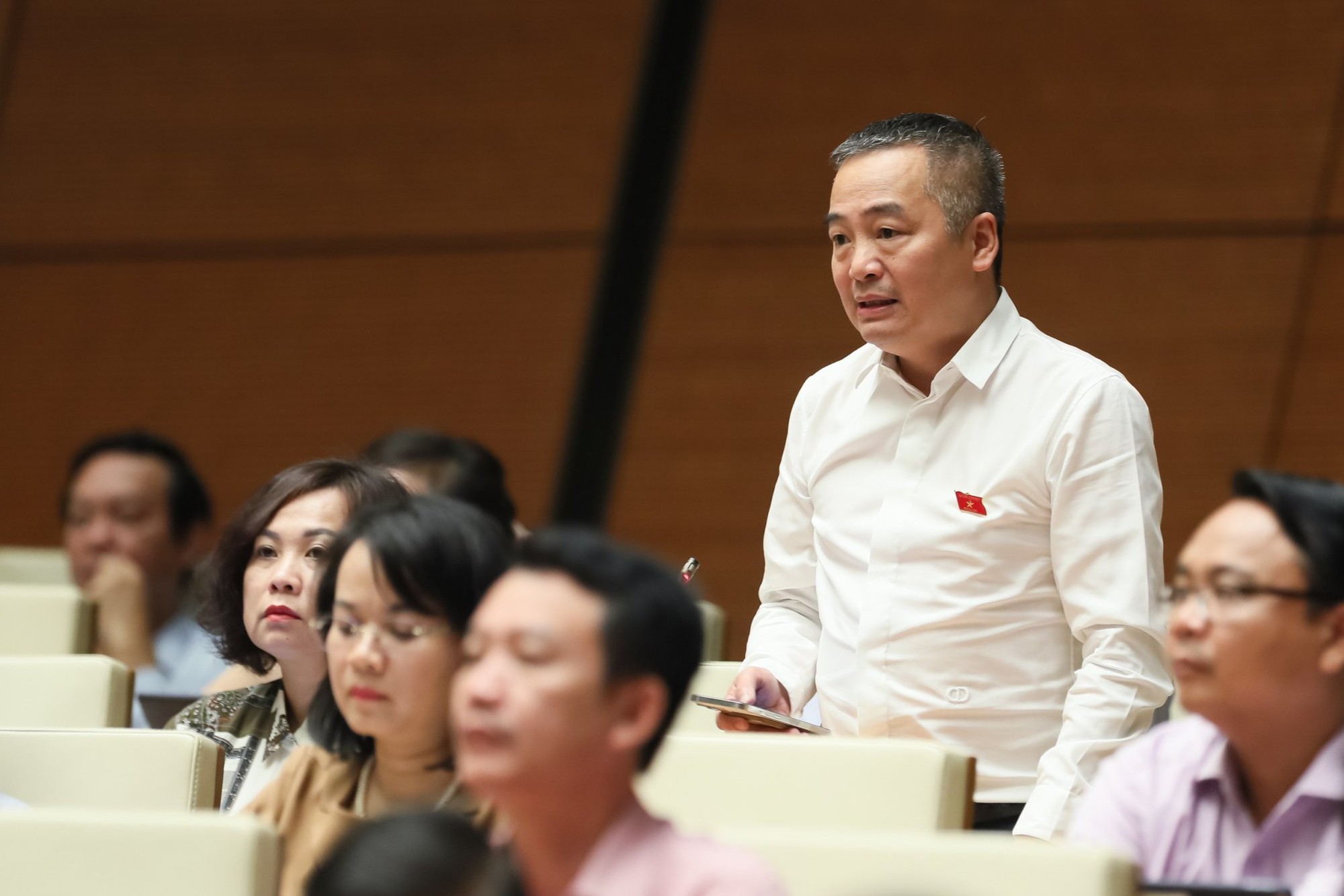 Đại biểu Nguyễn L&acirc;n Hiếu: Việt Nam đủ điều kiện c&ocirc;ng bố hết dịch COVID-19 - Ảnh 1.