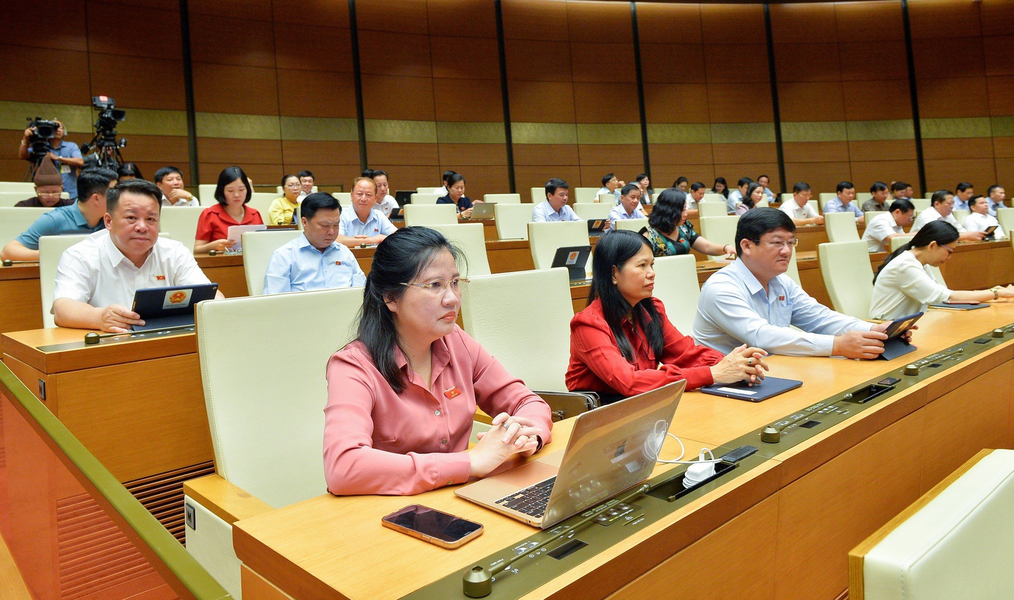 Đại biểu Nguyễn L&acirc;n Hiếu: Việt Nam đủ điều kiện c&ocirc;ng bố hết dịch COVID-19 - Ảnh 3.