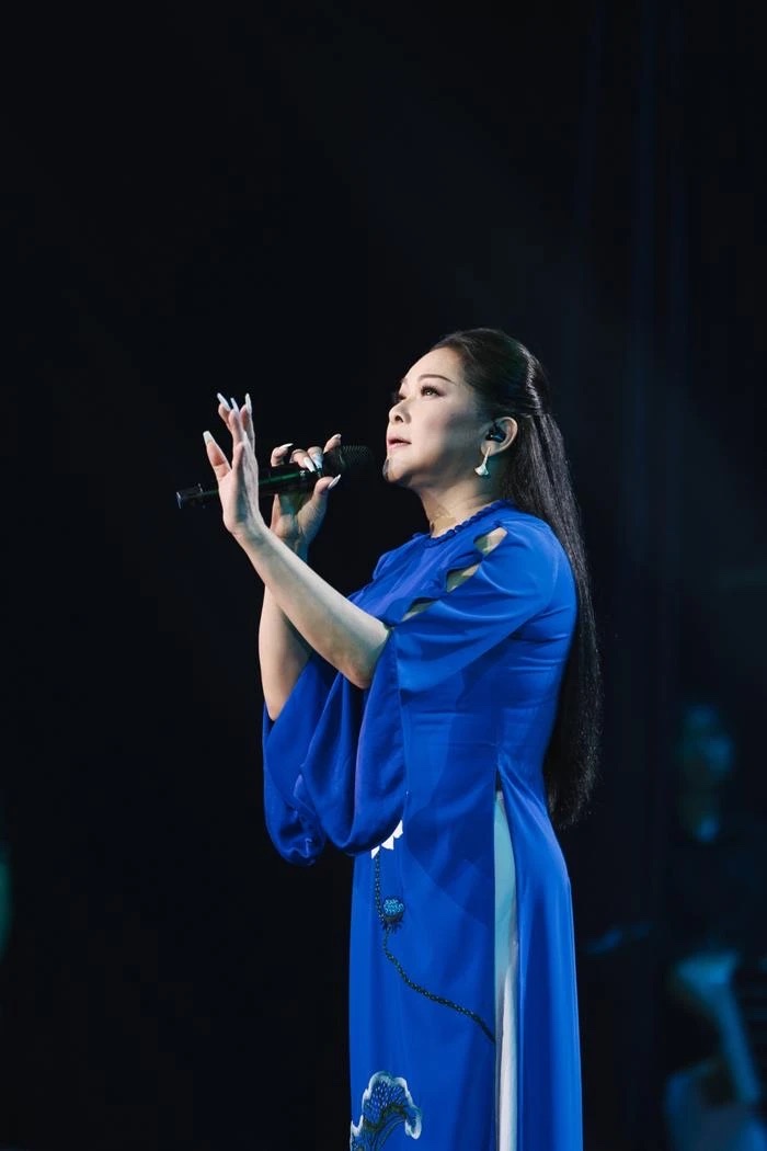 H&aacute;t lại hit cũ, Như Quỳnh bị ch&ecirc; - Ảnh 2.