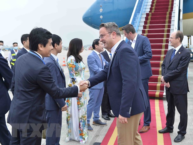 Thủ tướng Luxembourg tới Nội B&agrave;i, bắt đầu thăm ch&iacute;nh thức Việt Nam - Ảnh 5.