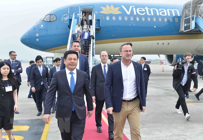 Thủ tướng Luxembourg tới Nội B&agrave;i, bắt đầu thăm ch&iacute;nh thức Việt Nam - Ảnh 6.