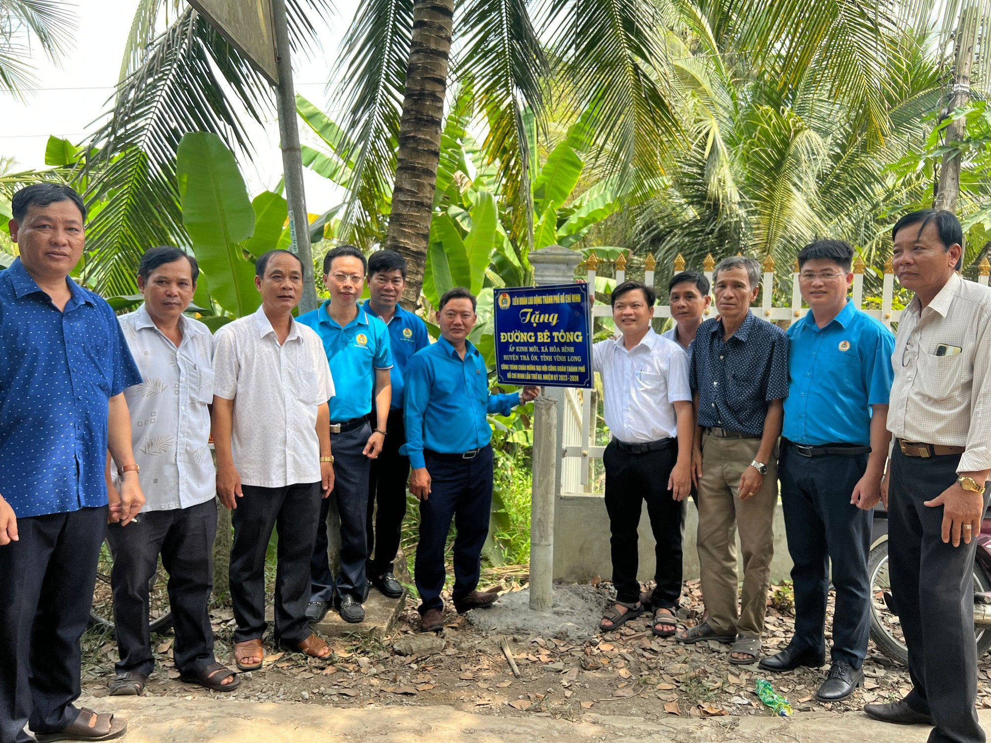 Hỗ trợ xây dựng đường giao thông nông thôn tại tỉnh Vĩnh Long
