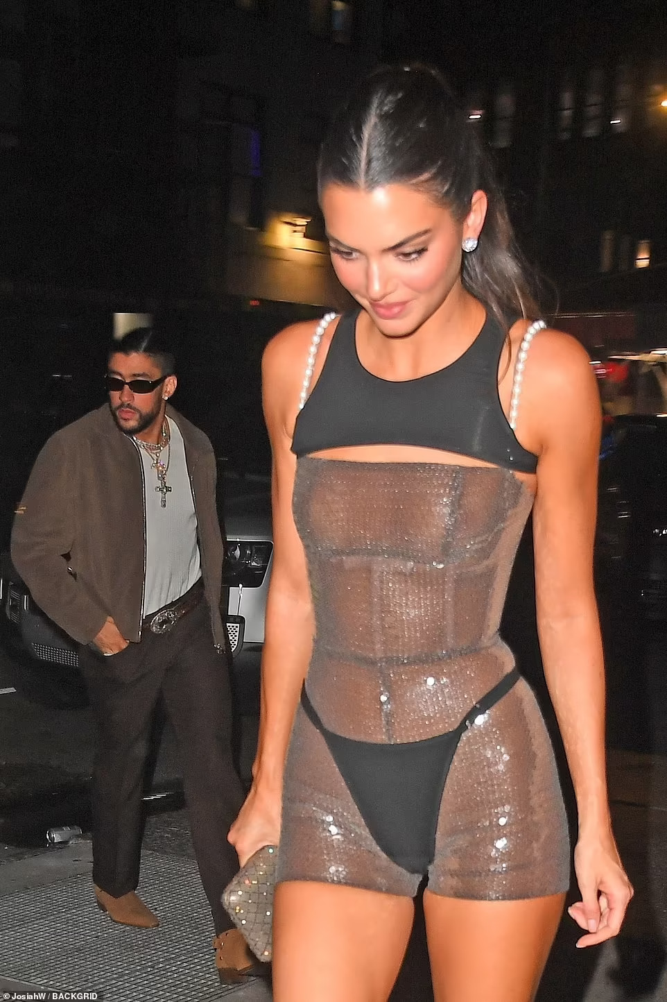Mốt xuy&ecirc;n thấu l&ecirc;n ng&ocirc;i ở tiệc hậu Met Gala - Ảnh 3.