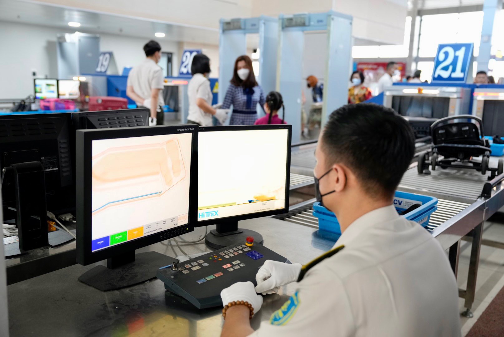 Hơn 7.000 chuyến bay qua Tân Sơn Nhất, Nội Bài dịp lễ - Ảnh 6.