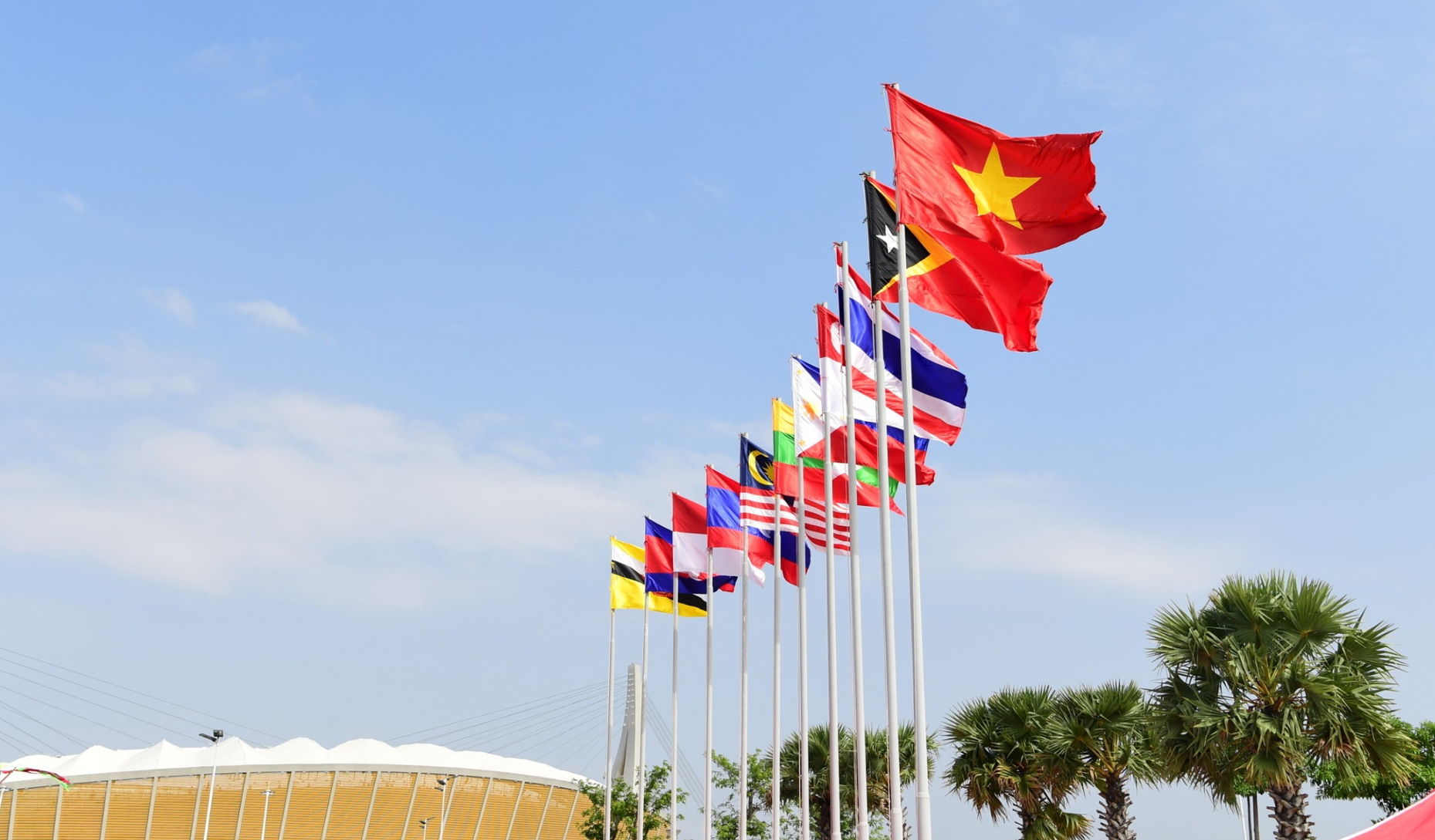 Quốc kỳ 11 quốc gia tung bay tại SEA Games 32