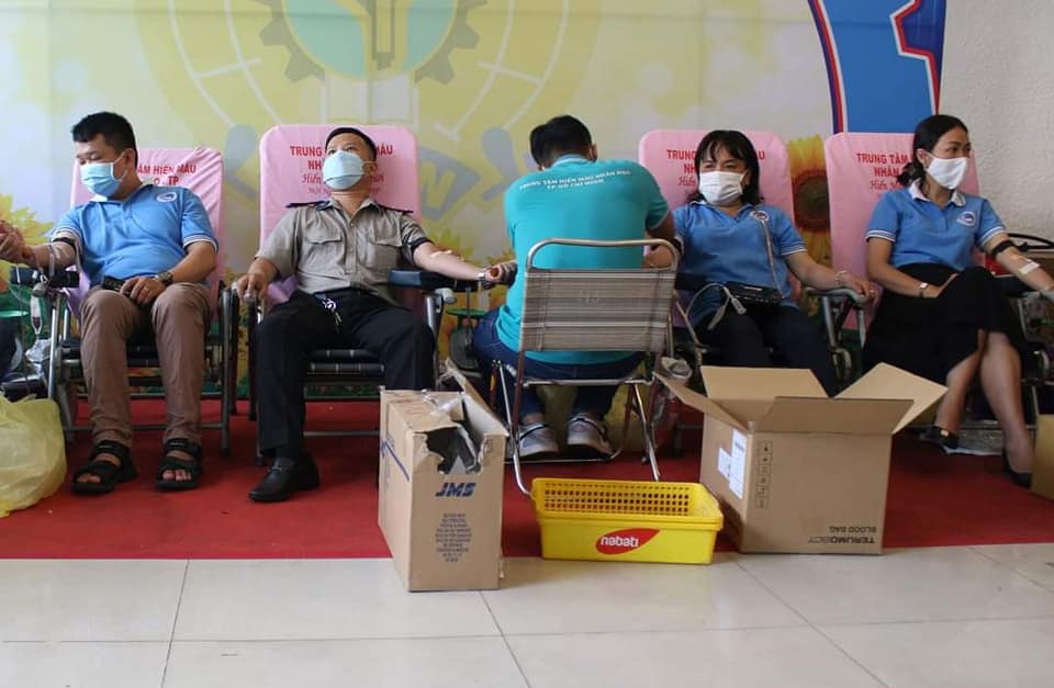 300 đoàn viên tình nguyện hiến máu cứu người