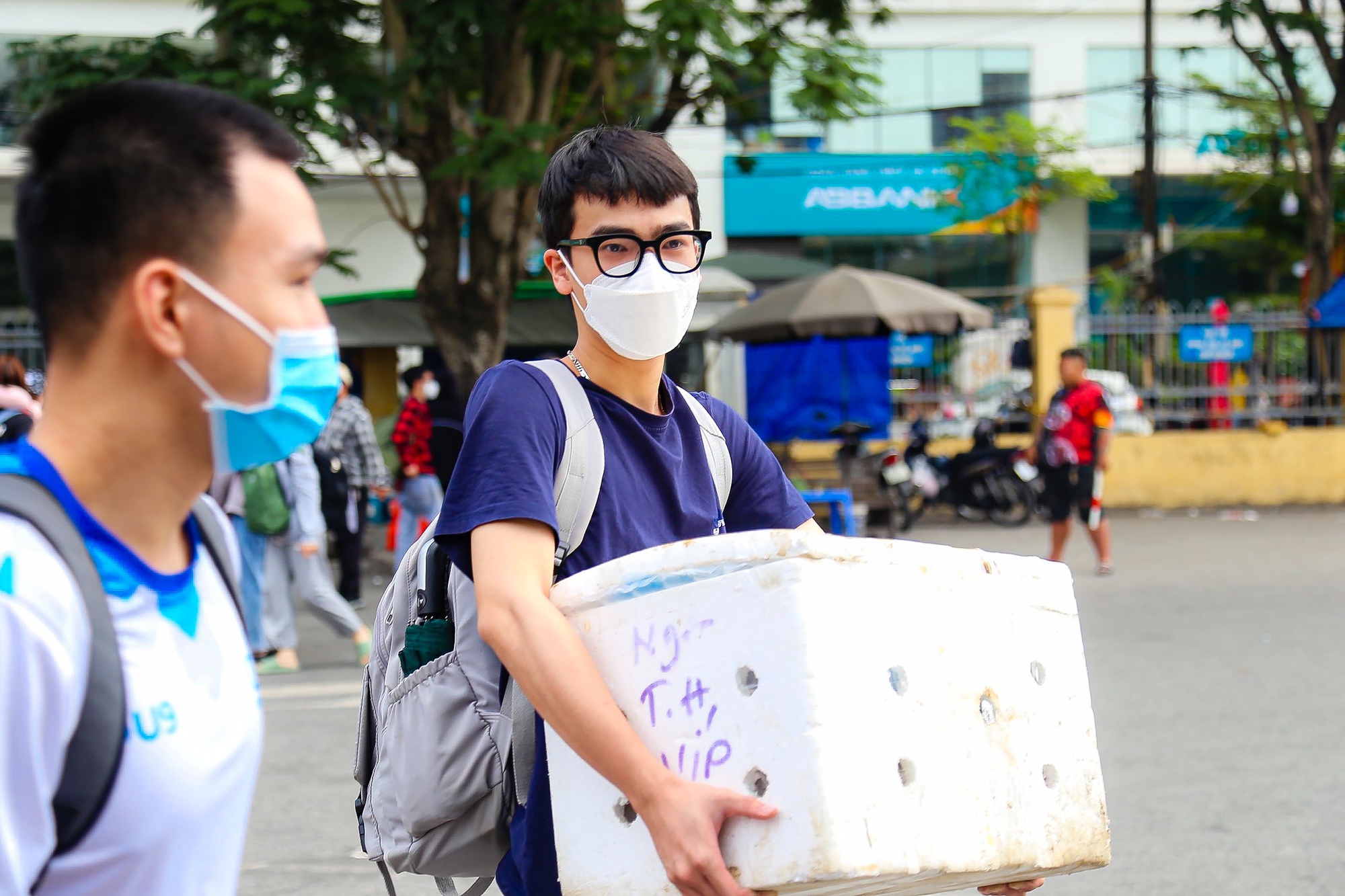 Người d&acirc;n lỉnh kỉnh đồ đạc trở lại Thủ đ&ocirc;, t&aacute;i diễn &ugrave;n tắc cửa ng&otilde; ph&iacute;a nam th&agrave;nh phố - Ảnh 7.