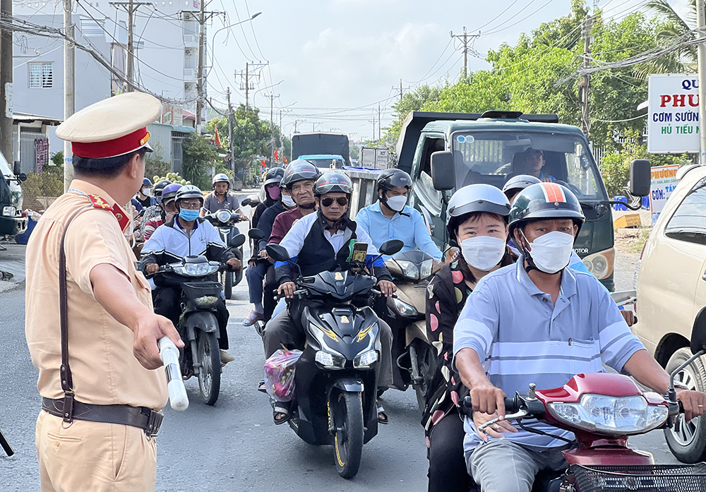 C&uacute; t&ocirc;ng mạnh của xe chuyển bệnh l&agrave;m một thanh ni&ecirc;n tử vong - Ảnh 2.