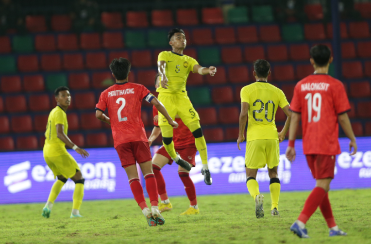 U22 Malaysia thắng đậm U22 L&agrave;o đến 5 b&agrave;n - Ảnh 1.
