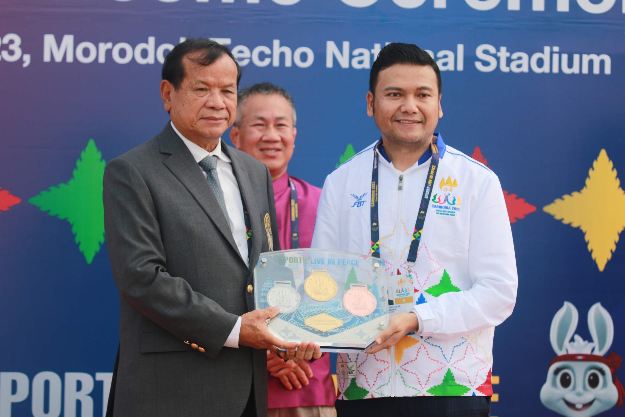 Quốc kỳ 11 quốc gia tung bay tại SEA Games 32 - Ảnh 6.