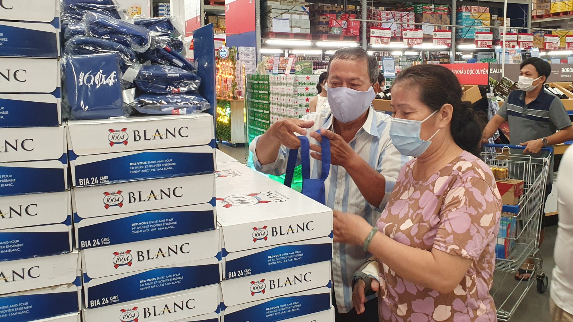 TP HCM: Si&ecirc;u thị khuyến m&atilde;i đậm nhưng sức mua kh&ocirc;ng như kỳ vọng - Ảnh 4.