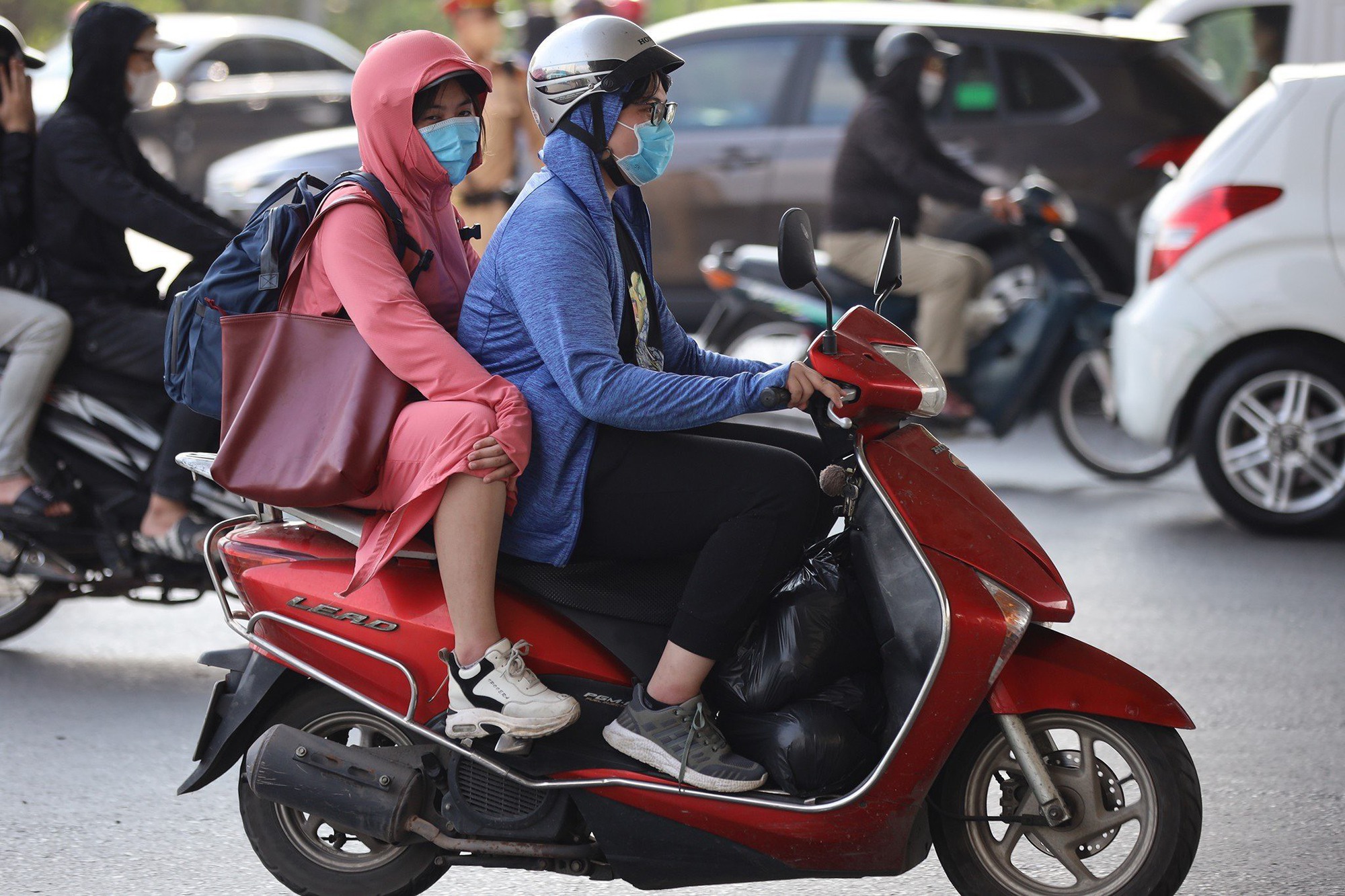 Người d&acirc;n lỉnh kỉnh đồ đạc trở lại Thủ đ&ocirc;, t&aacute;i diễn &ugrave;n tắc cửa ng&otilde; ph&iacute;a nam th&agrave;nh phố - Ảnh 14.