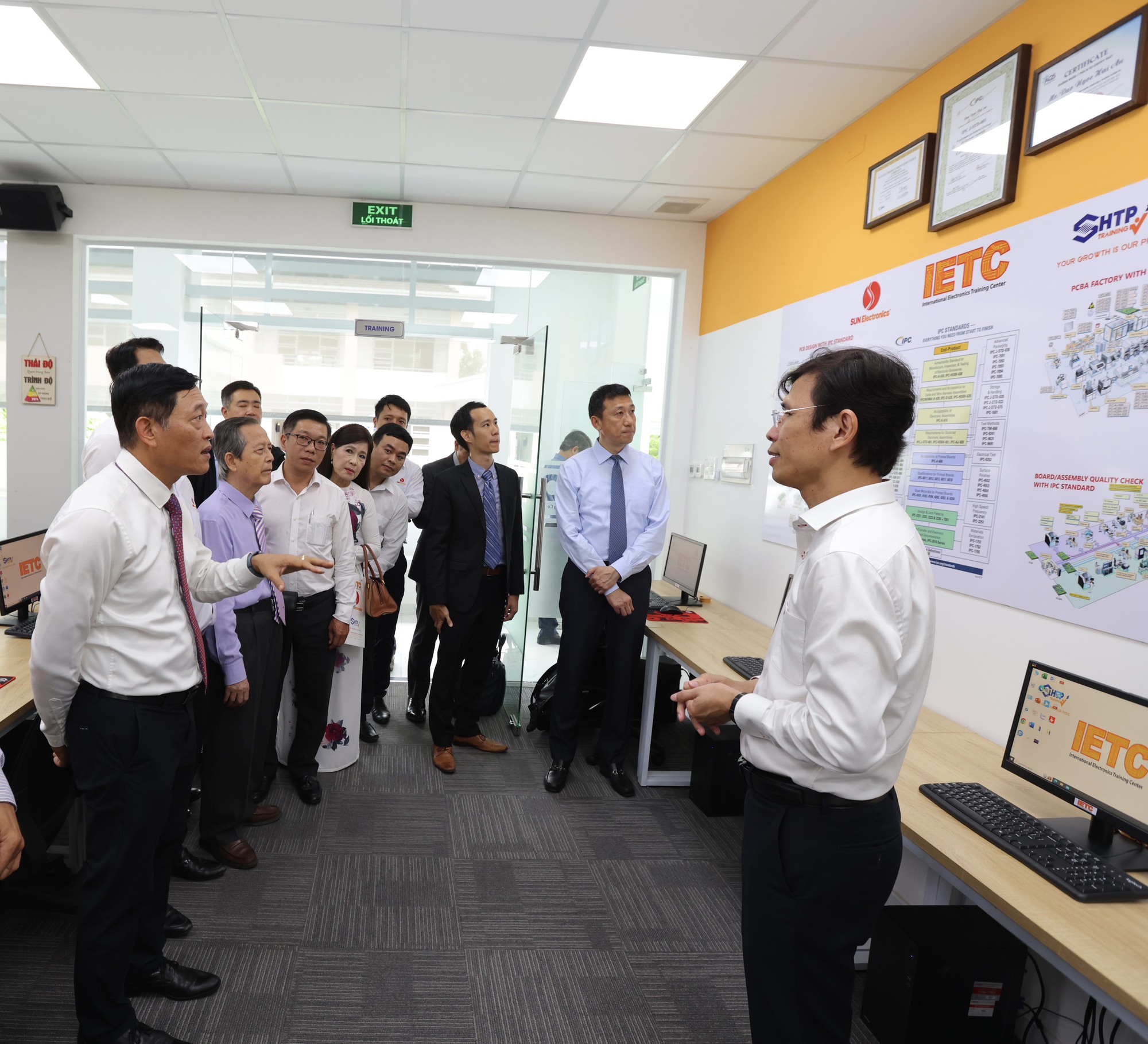 Cơ hội cho sinh viên TP HCM tiếp cận công nghệ vi mạch tiên tiến thế giới