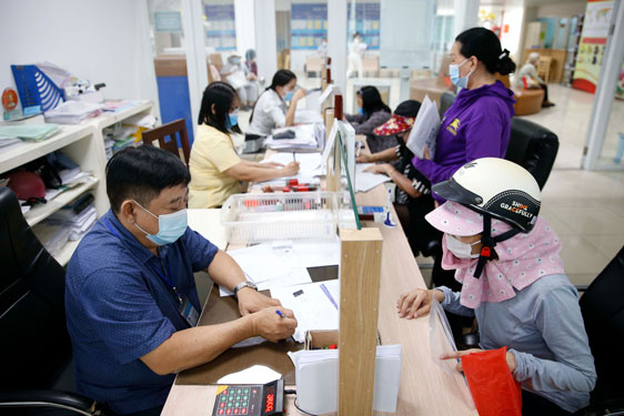 Kiểm soát công tác cán bộ, Chủ tịch UBND TP HCM yêu cầu rà soát những "người có quan hệ gia đình"