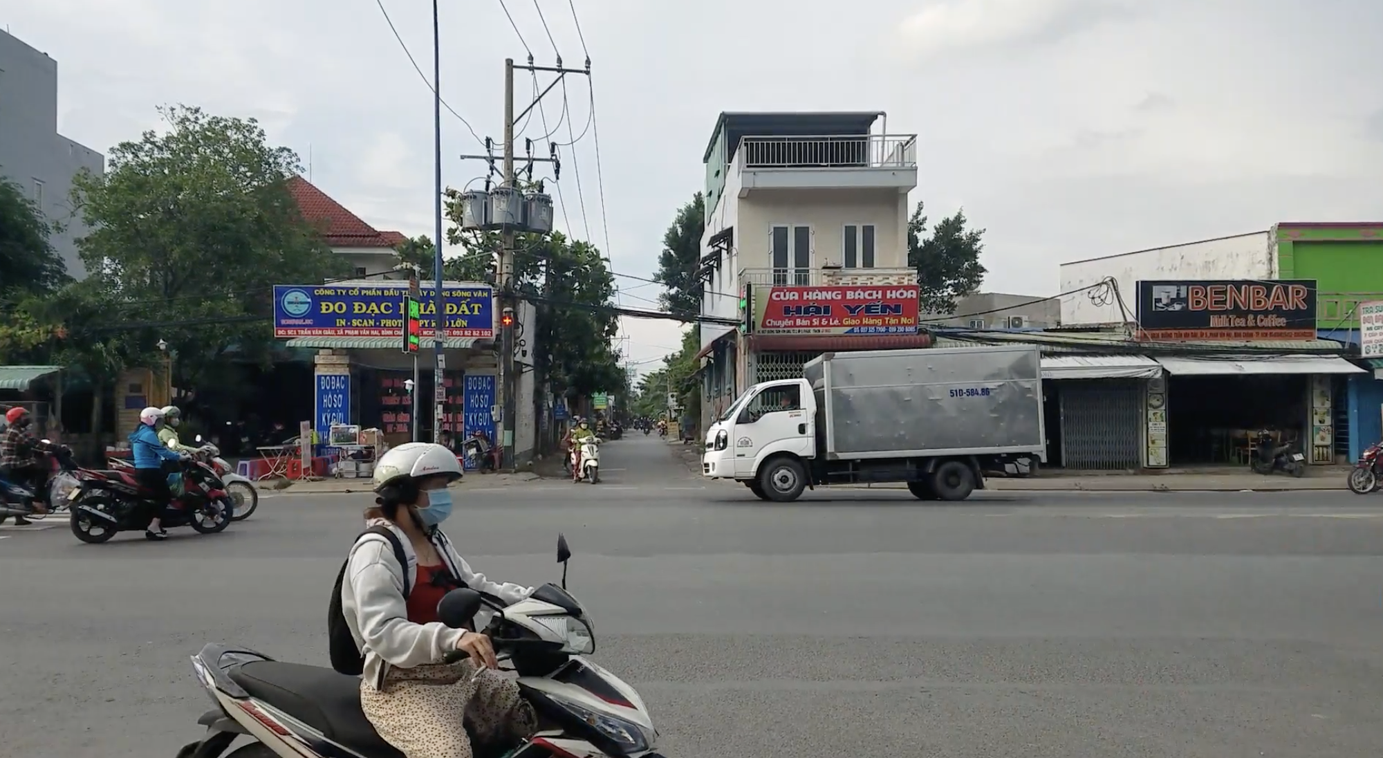 CLIP: Nhiều tiếng nổ trong đêm ở Bình Chánh, TP HCM