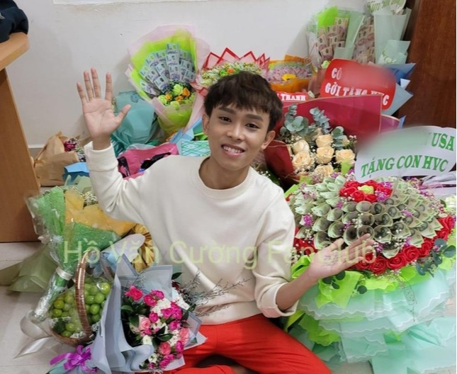 Hồ Văn Cường được "fan" tặng "bó hoa" 120 triệu đồng