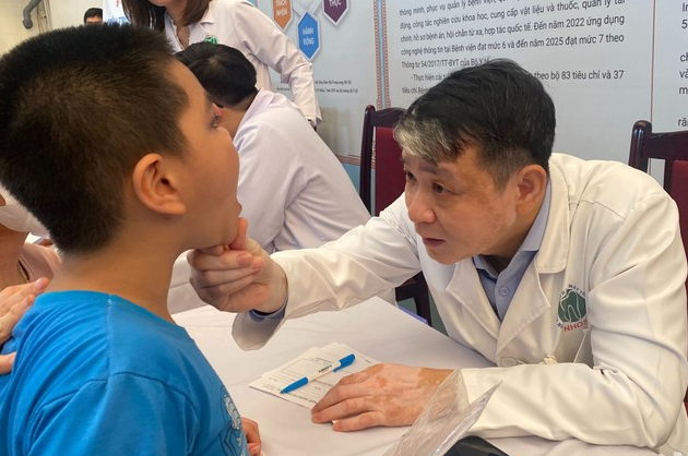 V&igrave; sao trẻ dị tật khe hở m&ocirc;i - v&ograve;m miệng cần điều trị ngữ &acirc;m? - Ảnh 1.