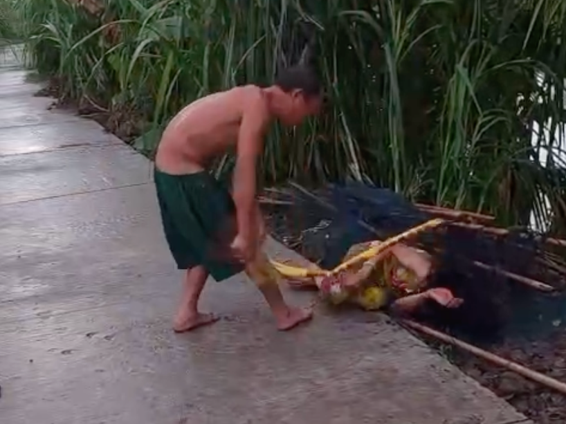 Vĩnh Long: Làm rõ vụ người đàn ông dùng chổi đánh phụ nữ dã man