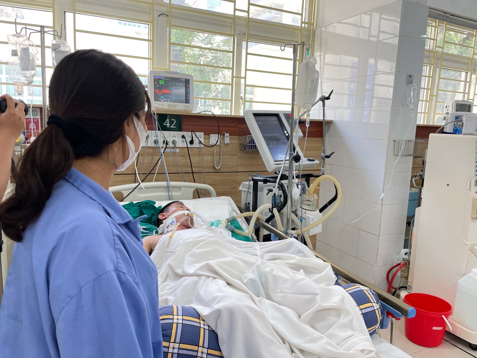Ăn s&acirc;u ban mi&ecirc;u đen, 3 người suy đa tạng, nguy kịch - Ảnh 3.