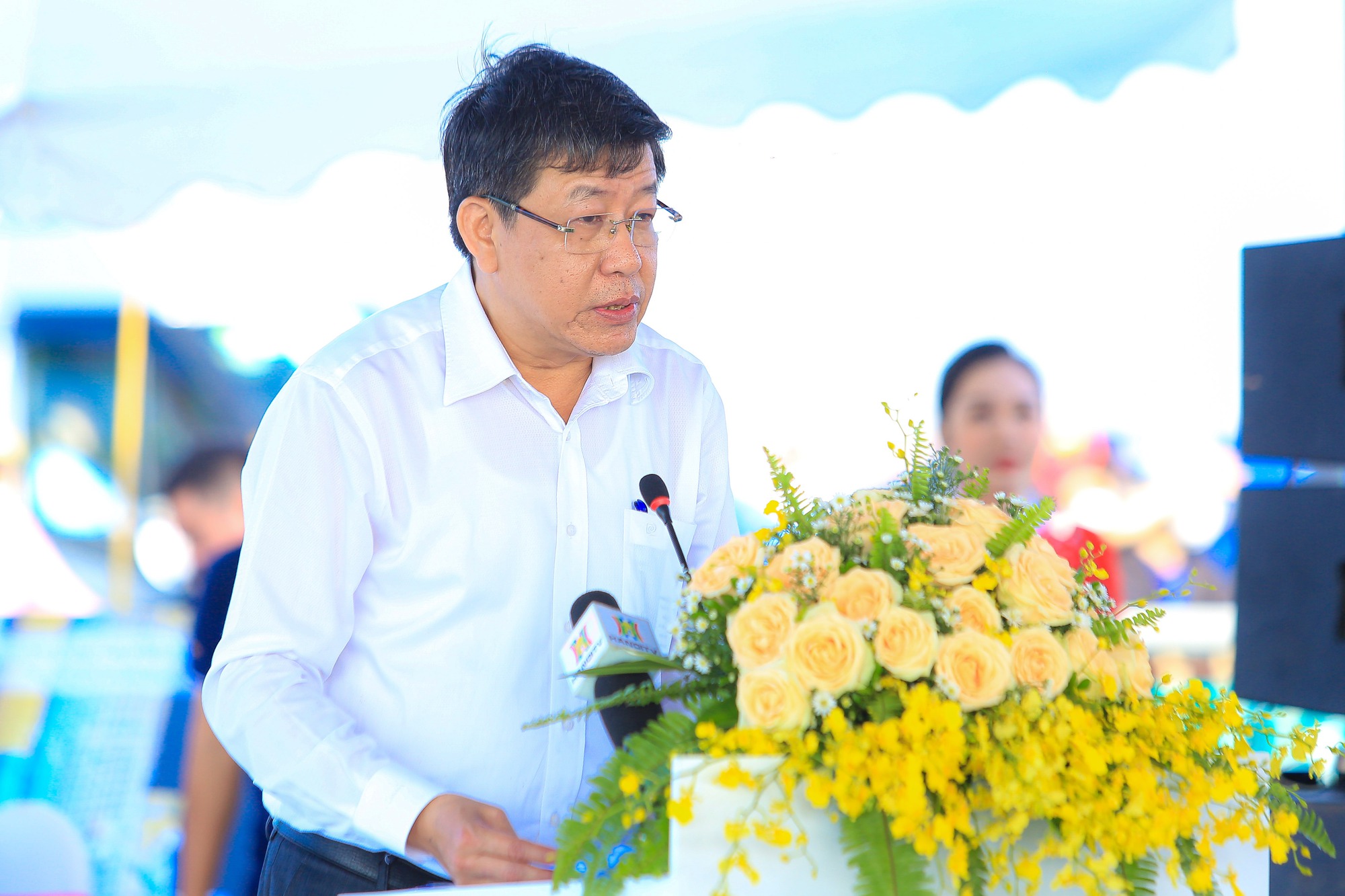 Chuyển sang giai đoạn hoàn thiện cầu Vĩnh Tuy 2 - Ảnh 2.