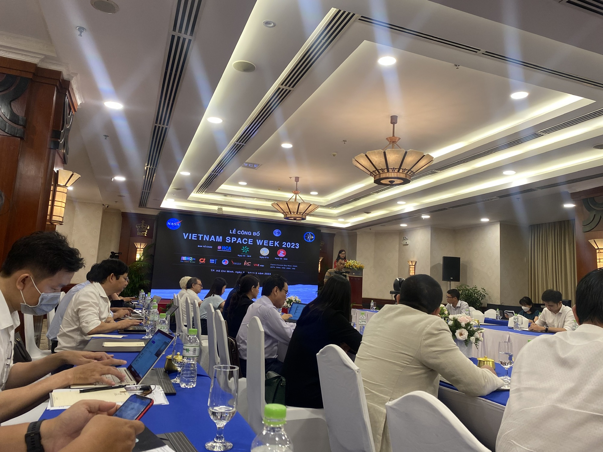 Cựu phi h&agrave;nh gia NASA Michael A. Baker sắp đến Việt Nam giao lưu với sinh vi&ecirc;n - Ảnh 1.