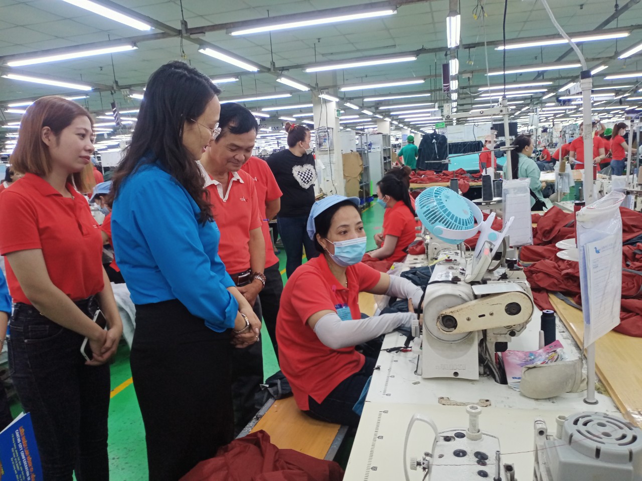 Trao hơn 90 suất kinh ph&iacute; hỗ trợ học tập cho học sinh kh&oacute; khăn ở Cần Thơ - Ảnh 14.