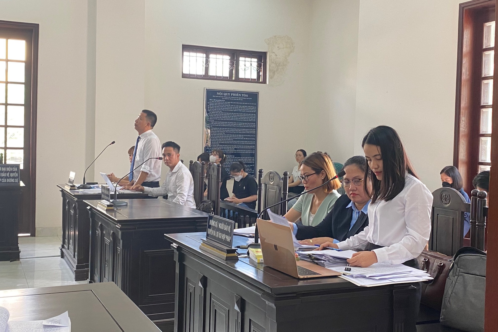 Vì sao phía hoa hậu Thùy Tiên bất ngờ xin rút yêu cầu khởi kiện?