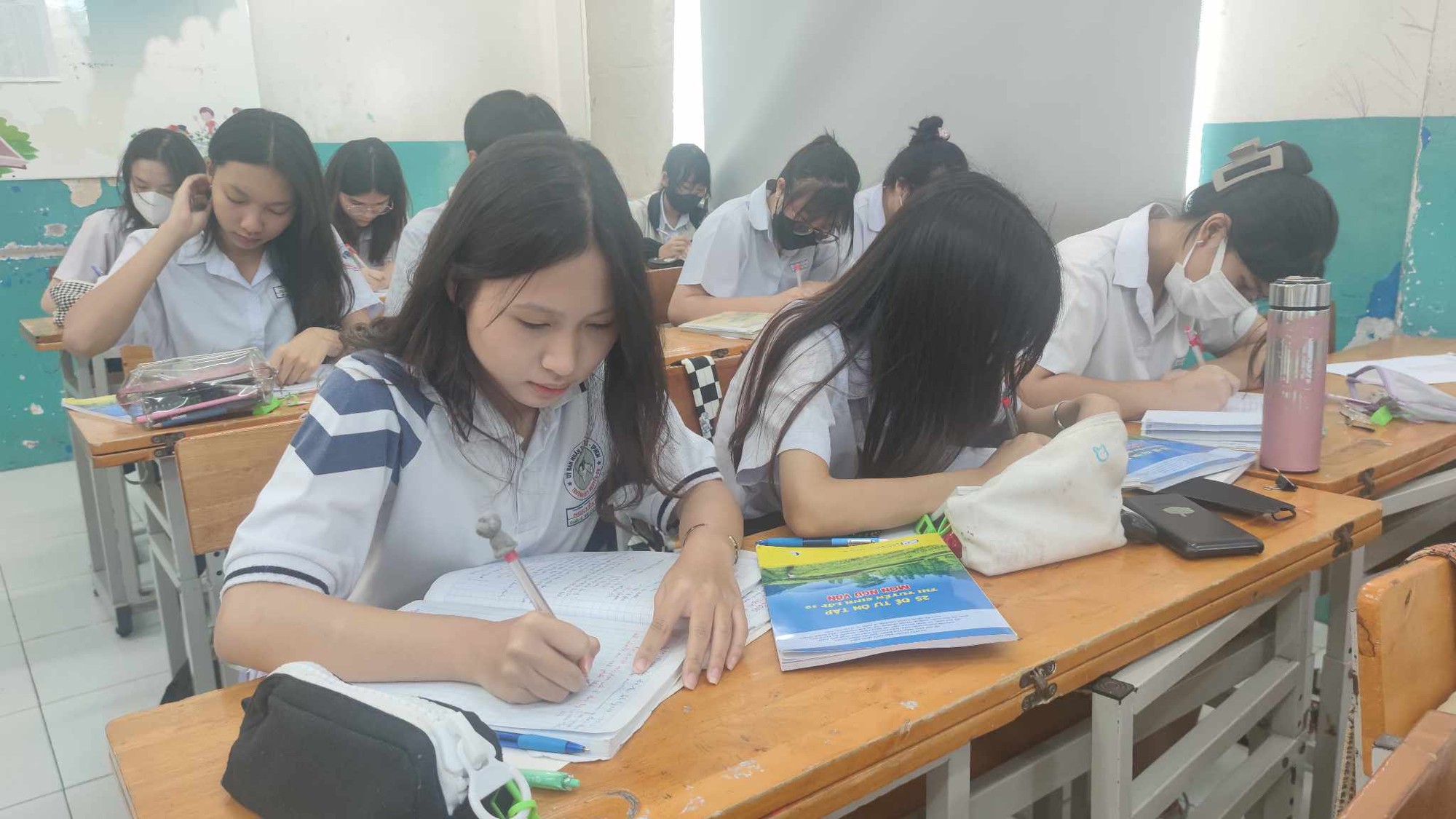 &ldquo;B&iacute; k&iacute;p&rdquo; l&agrave;m b&agrave;i thi lớp 10 m&ocirc;n ngữ văn: 4 sai lầm cần tr&aacute;nh - Ảnh 1.
