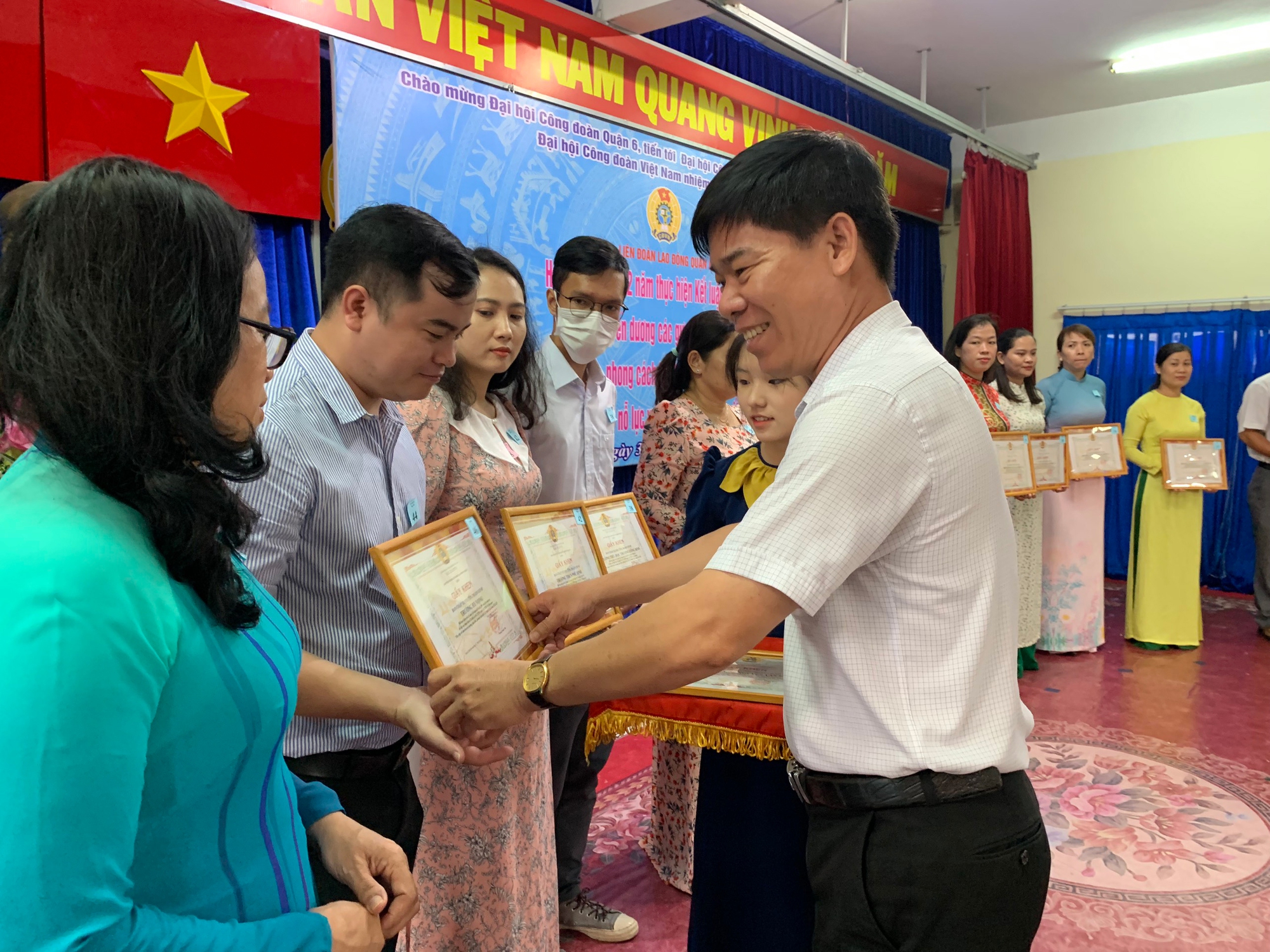 Tuyên dương CNVC-LĐ, chủ doanh nghiệp tiêu biểu