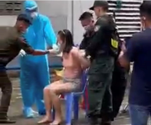 Người phụ nữ bị cưỡng chế test COVID-19 xin hoãn phiên tòa