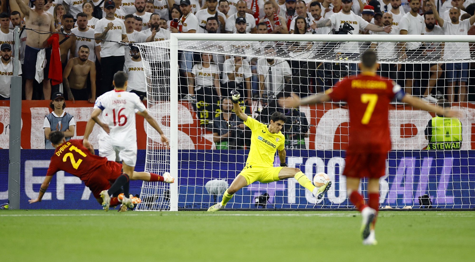 Hạ AS Roma chung kết Europa League, Sevilla chạm tay thi&ecirc;n đường thứ 7 - Ảnh 2.