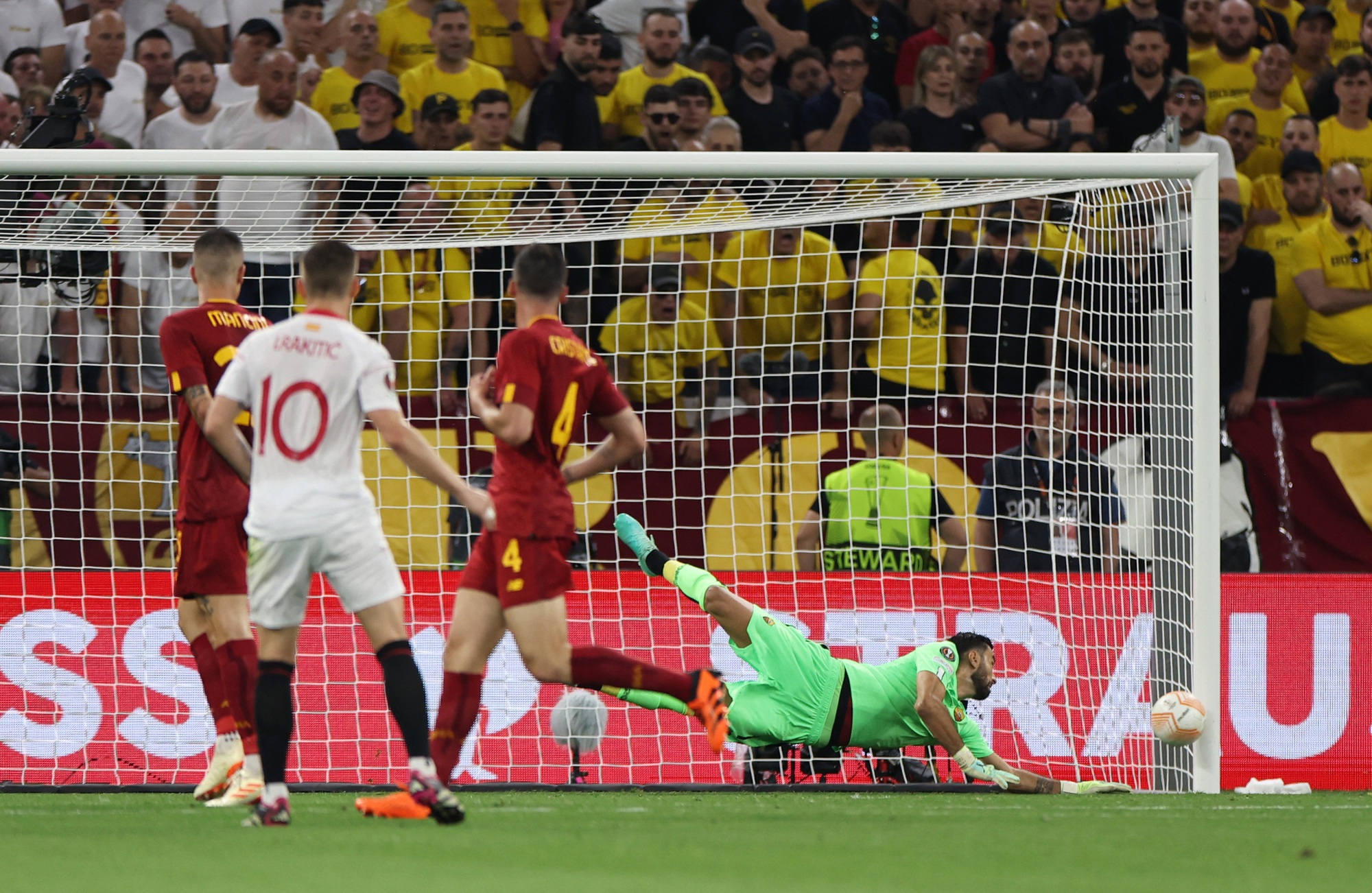 Hạ AS Roma chung kết Europa League, Sevilla chạm tay thi&ecirc;n đường thứ 7 - Ảnh 4.