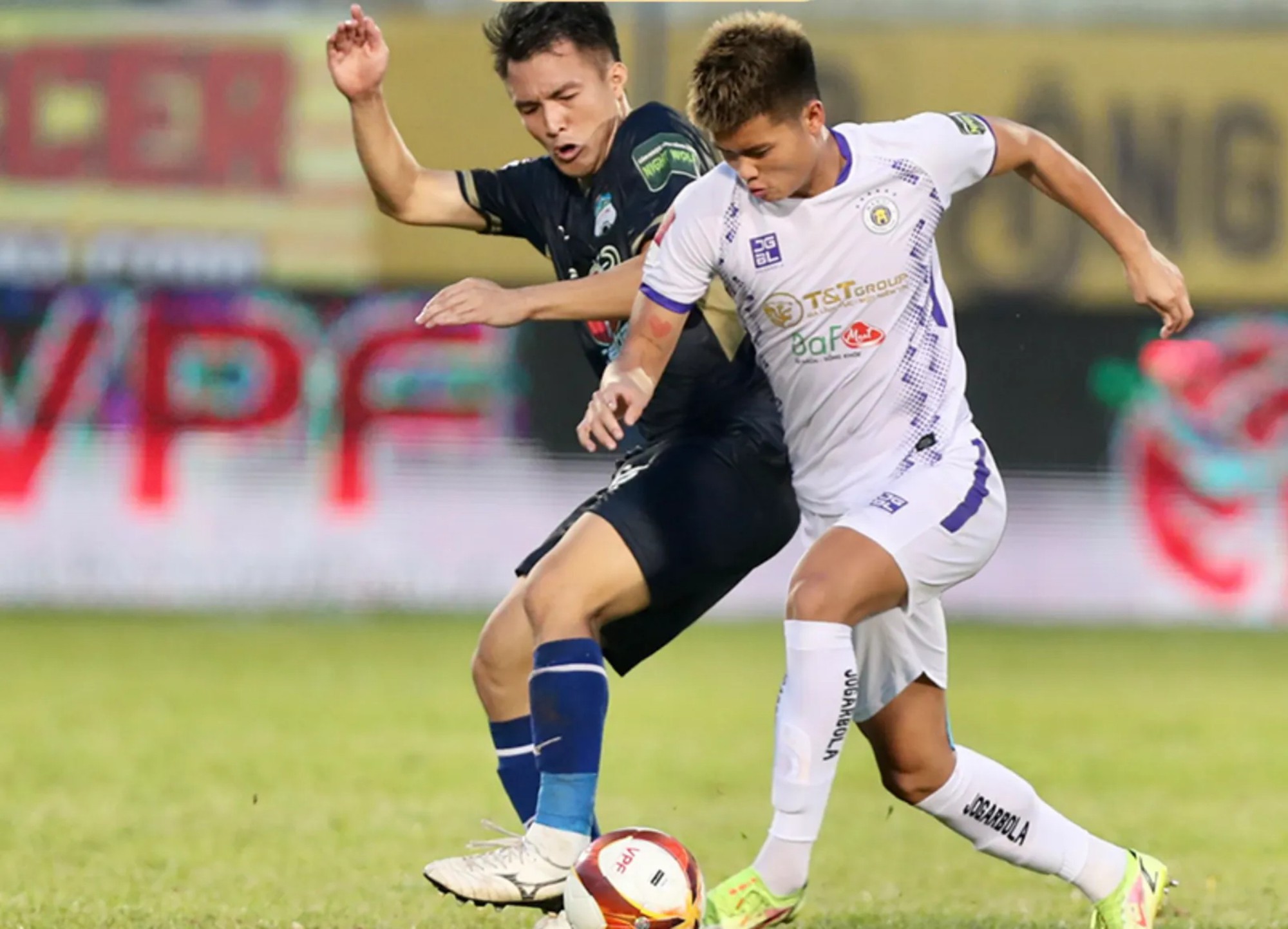 Đương kim vô địch Hà Nội FC chững lại