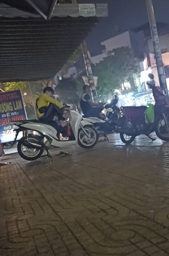 Điều tra sự thật ph&iacute;a sau những đứa trẻ thổi lửa: Lộ diện kẻ chăn dắt - Ảnh 2.