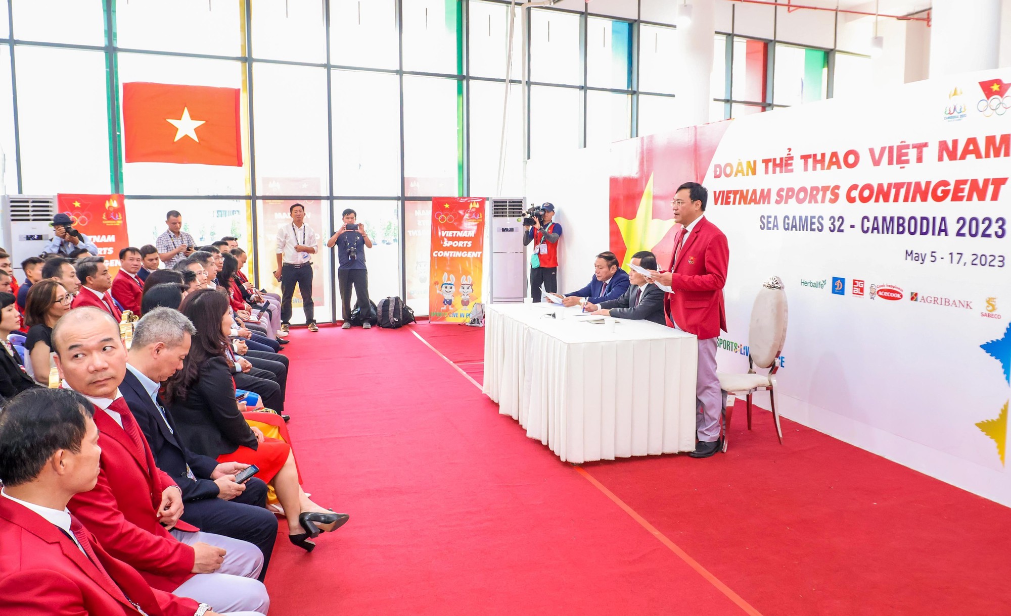 Ph&oacute; Thủ tướng Trần Lưu Quang thăm đo&agrave;n Thể thao Việt Nam tại SEA Games 32 - Ảnh 2.