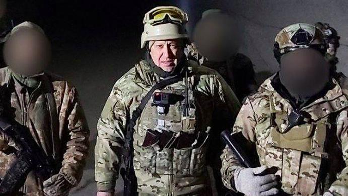 Ukraine "phản công với nhân lực và đạn dược không giới hạn”