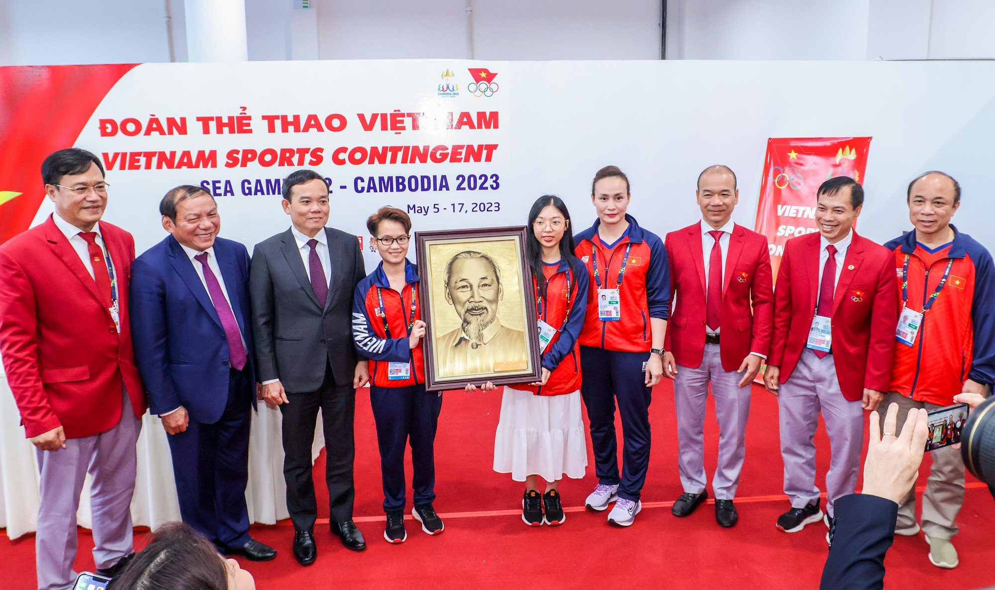 Ph&oacute; Thủ tướng Trần Lưu Quang thăm đo&agrave;n Thể thao Việt Nam tại SEA Games 32 - Ảnh 4.